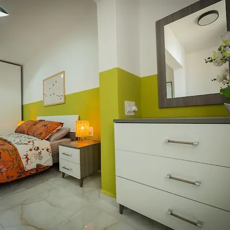 Seaside 2 Bedroom Modern Family Friendly Flat * St Paul's Bay