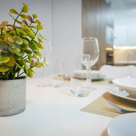 Seaside 2 Bedroom Modern Family Friendly Flat Apartamento St. Paul's Bay