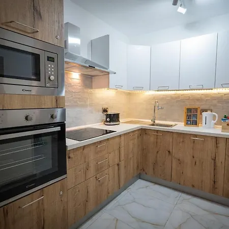 Seaside 2 Bedroom Modern Family Friendly Flat