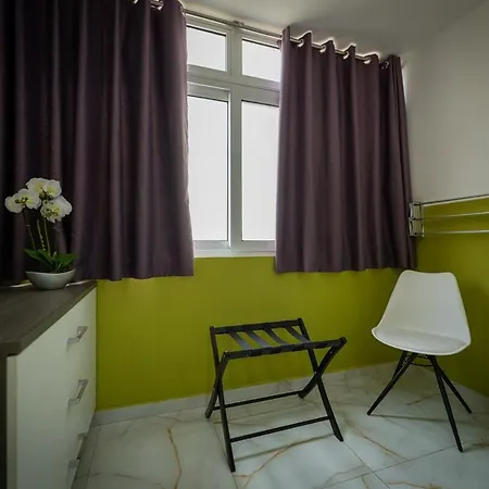 Seaside 2 Bedroom Modern Family Friendly Flat