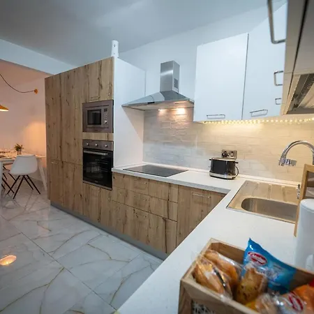 Seaside 2 Bedroom Modern Family Friendly Flat