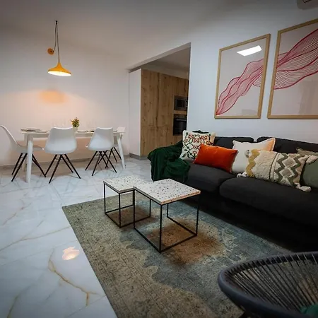 Seaside 2 Bedroom Modern Family Friendly Flat * 세인트폴스베이