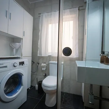Seaside 2 Bedroom Modern Family Friendly Flat 아파트 *