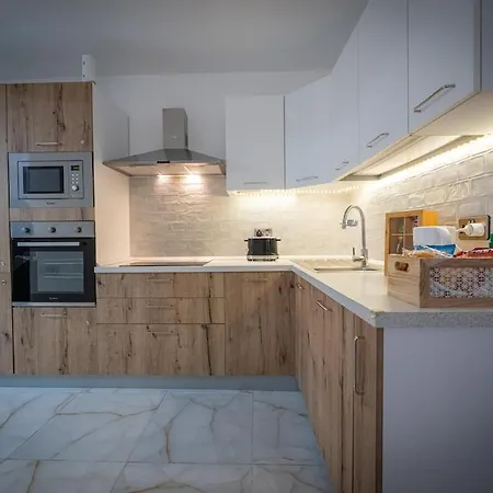 Seaside 2 Bedroom Modern Family Friendly Flat 아파트 *
